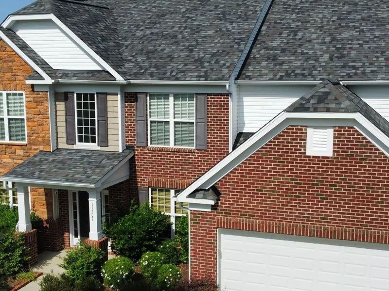 owens-corning-roofer.webp